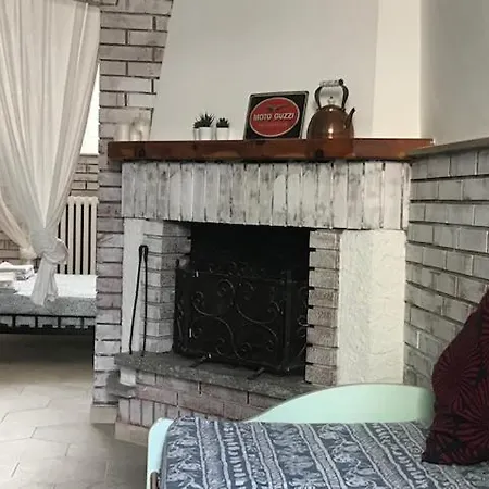 It Easy Mandello 曼代洛-德尔拉里奥